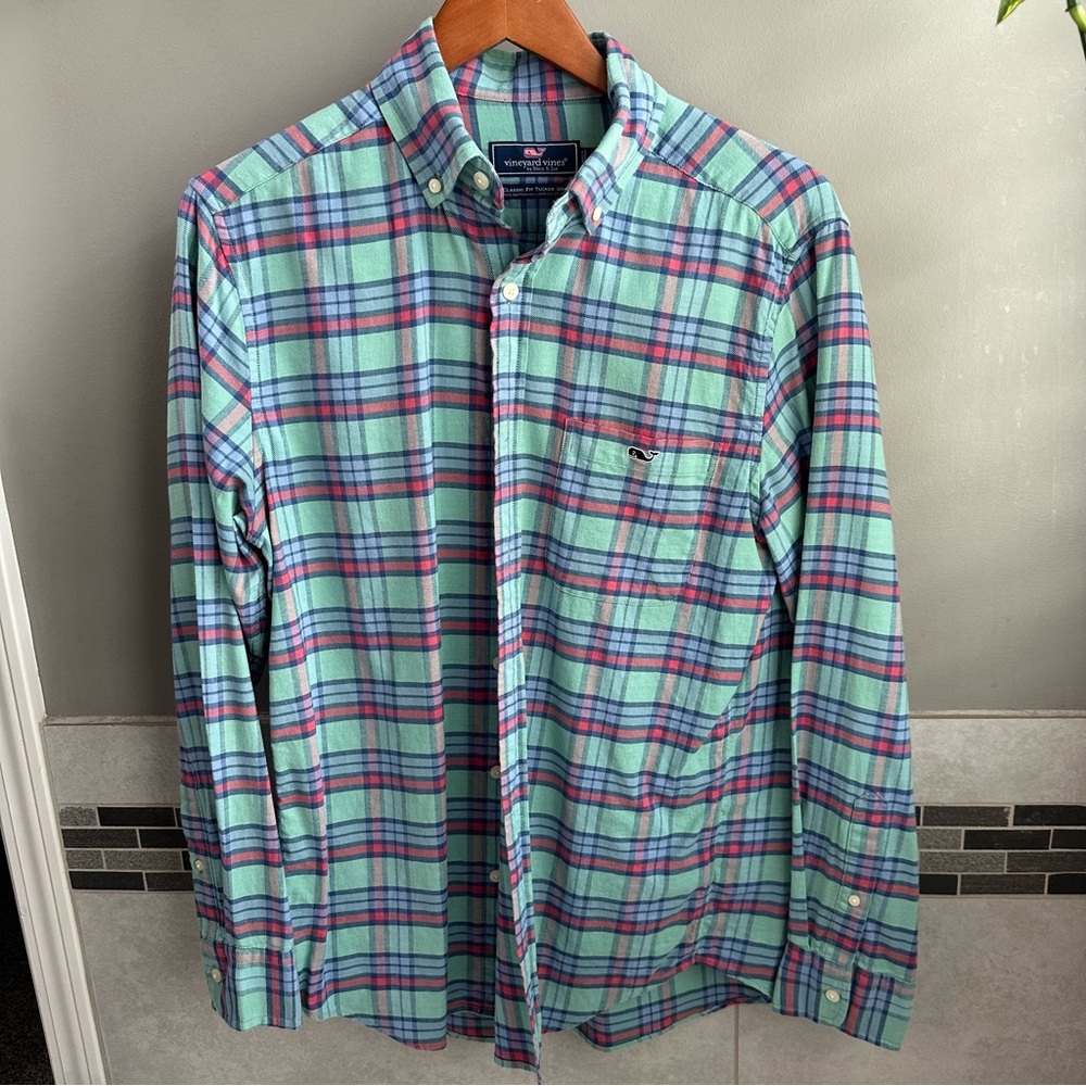 Vineyard Vines 🐳 button down shirt
